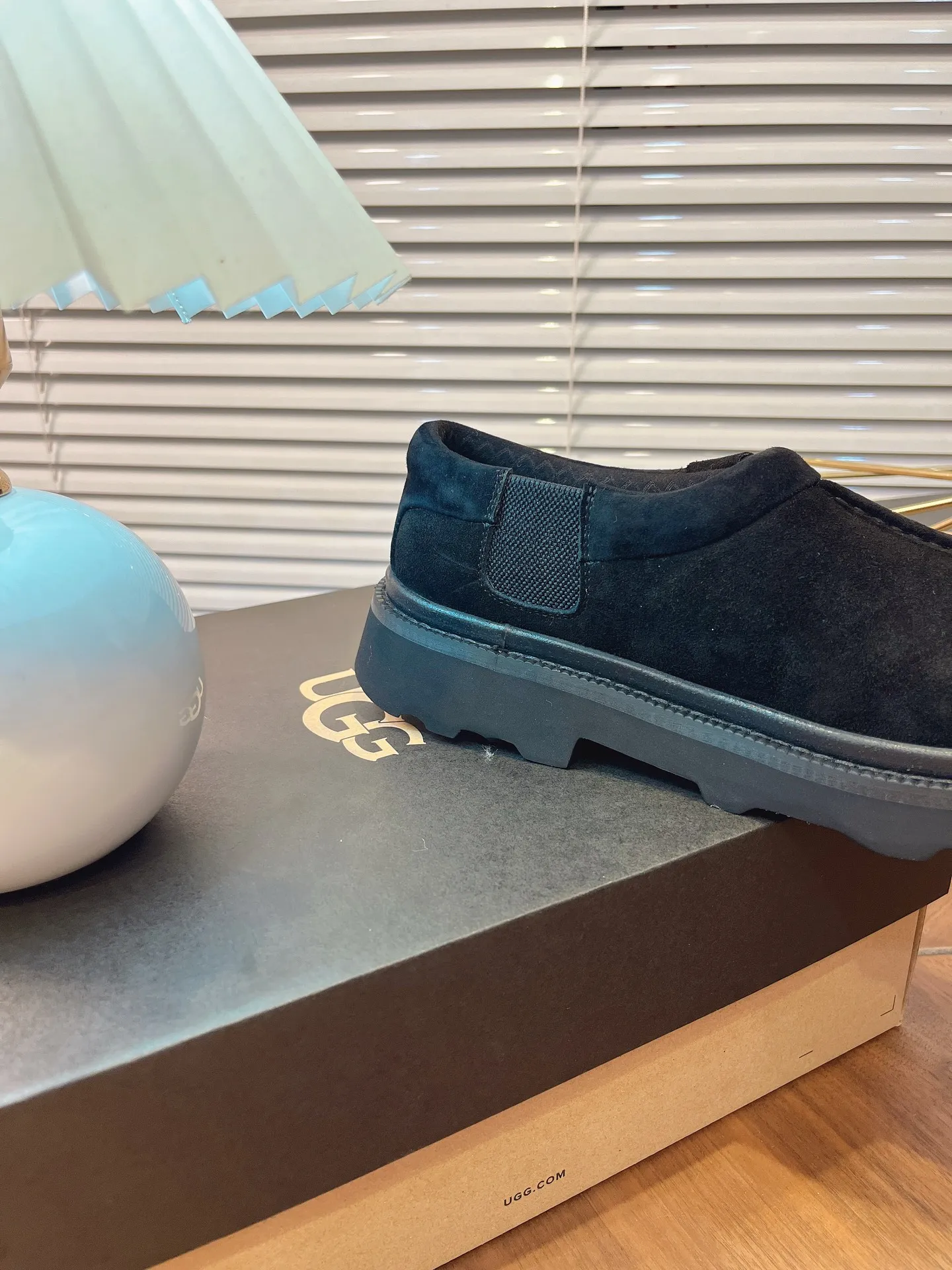 p518🐮🐮2025 new style𝑼𝑮𝑮•Men's style ◾️.Winter snow boots and fur shoes. The matching coefficient is also 100%.💥Very good-looking✨Full of fashion and you will look great when you put it on📈 Tasman casual boots. The heel is decorated with a hot embossed brand logo. Item No.: 1166913 Upper: High-quality cow suede Inner lining: sheepskin imported from Australia. The inner lining is made of Australian lamb wool. Outsole: EVA non-slip outsole. Size: 40 to 44